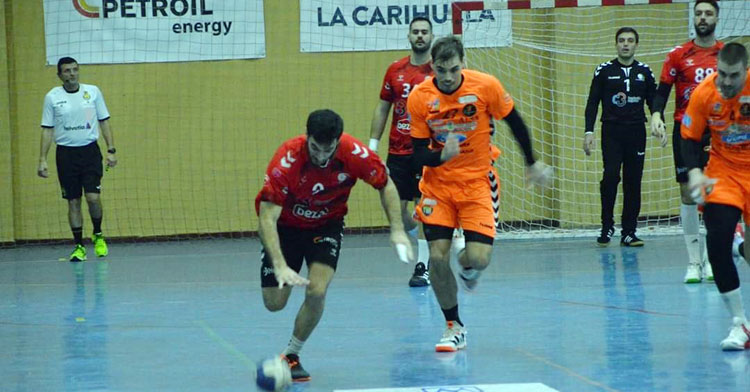 Esteban López conduciendo un contragolpe en Fátima. Foto: Cajasur CBM
