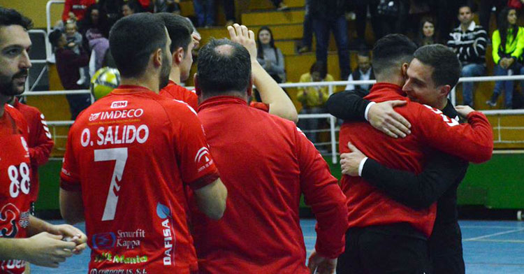 Los jugadores granates siguen muy fuertes en casa. Foto: Cajasur CBM