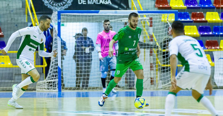 Alberto Baena del Antequera ante el Real Betis. Foto: @UMAAntequera