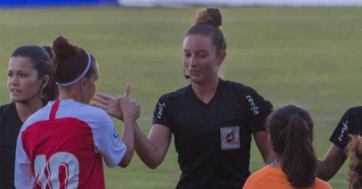 María José Villegas, colegiada en Tercera División y Liga Iberdrola femenina. Foto: Silvia Peguero - 21 lyons