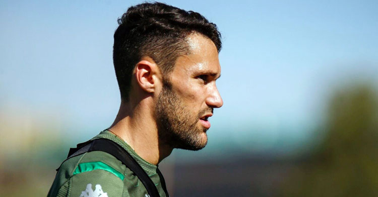 Pedraza en un entrenamiento con el Betis. Foto: @Alfonsopedraza9