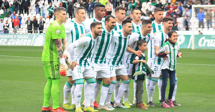 El once inicial del Córdoba que cayó ante el Algeciras y dilapidó sus opciones de play off exprés en el momento actual.