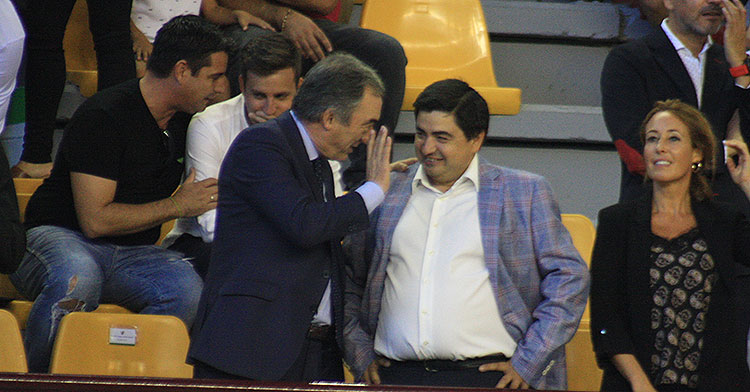 José García Román con el presidente de la LNFS, Javier Lozano, en el palco del Vista Alegre.