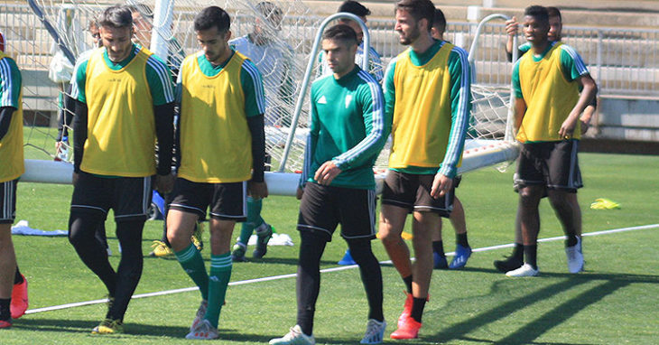 Jesús Álvaro junto a sus compañeros José Antonio González (d), Iván Navarro y Piovaccari (i).