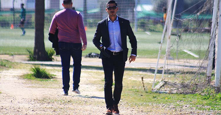 Juanito Gutiérrez llegando a la Ciudad Deportiva el primer día de entrenamiento de Juan Sabas, el entrenador de su primer proyecto del Córdoba 2020-21.