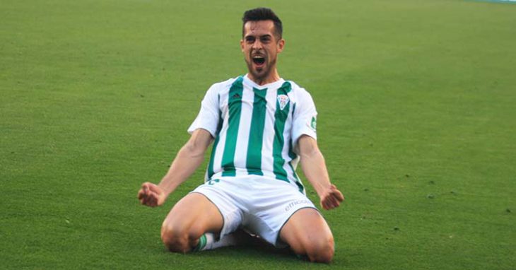 Iván Navarro celebrando el gol en su debut como cordobesista que permitió remontar ante el Sevilla Atlético en el último triunfo del Córdoba en la inconclusa campaña.