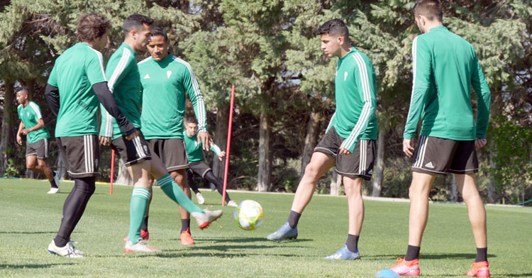 Varios jugadores blanquiverdes en uno de los últimos entrenamientos de la temporada. Foto: CCF