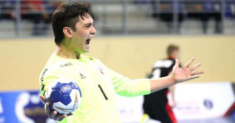 Vicente González celebrando una parada con su selección