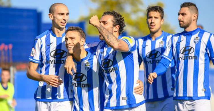 Los jugadores del Atlético Baleares celebrando un tanto. Foto: Amador Magraner | ATB