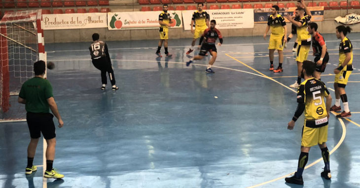 Una imagen de un partido del Balonmano Pozoblanco en el Juan Sepúlveda esta temporada. Foto: @CBM_Pozoblanco