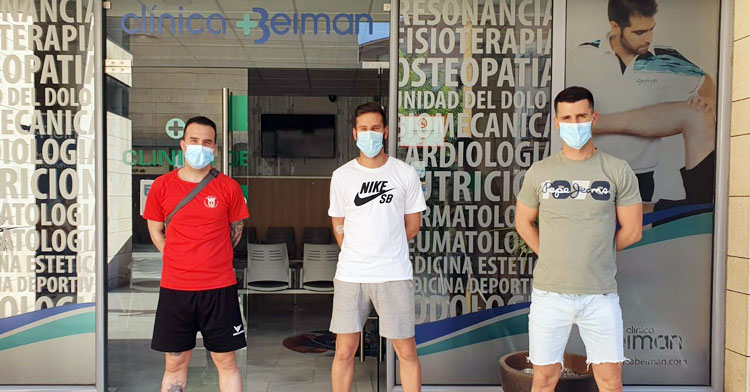 Integrantes del Bujalance Calderería Manzano en la Clínica Beiman para pasar los test contra el coronavirus hace unos días. Foto: @bujalancefs