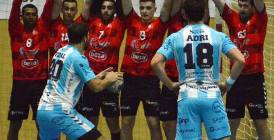 Un momento del duelo entre Cajasur y Málaga de la temporada pasada en Fátima. Foto: CBM