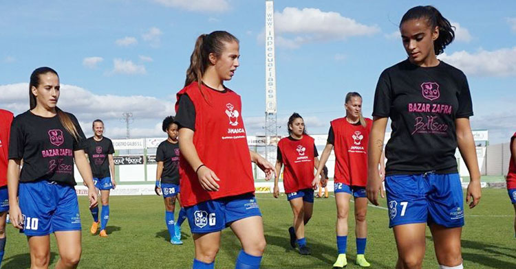 Juani Torres, a la derecha, otra renovada para Manuel Fernández. Foto: CD Pozoalbense Femenino