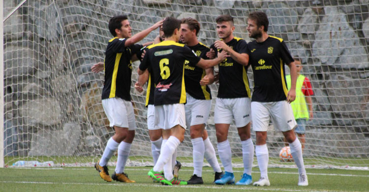 Los jugadores del Prat celebrando un tanto de Manuel Raíllo en Copa Catalunya. Foto: AE Prat