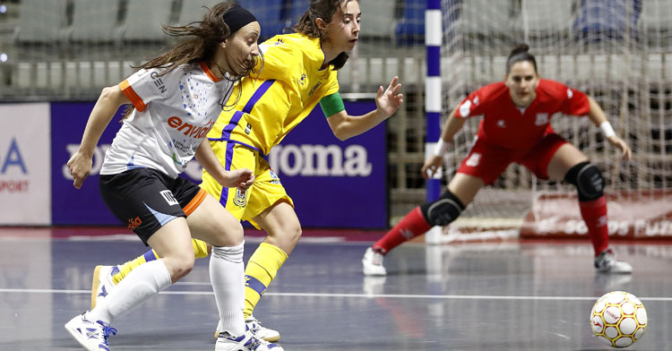 Sara Moreno en plena pelea en el partido contra el Alcorcón. Foto: RFEF