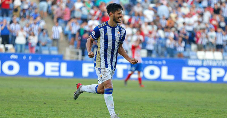 Carlos Martínez celebrando un tanto con el Recre. Foto: Manu López / huelva24.com