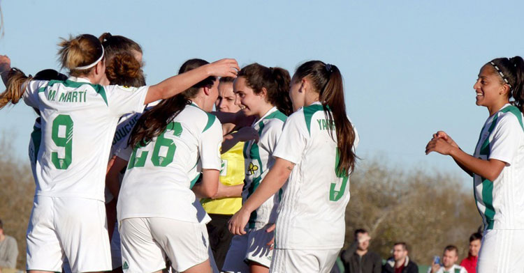 Las jugadoras del Córdoba Femenino, con Mery Martí a la izquierda y Kerlly Real a la derecha, celebrando un tanto. Foto: CCF