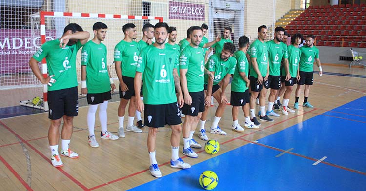 Los jugadores del Córdoba Patrimonio en su entrenamiento en Vista Alegre