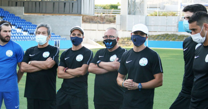 Los hermanos Carrasco y su cuerpo técnico en un entrenamiento de esta semana. Foto: @ciudaddelucena