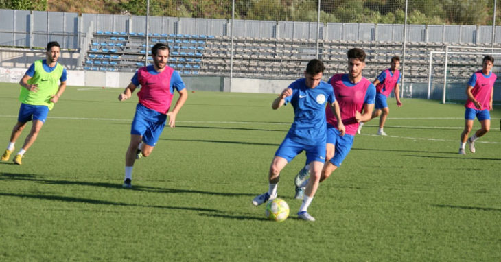 Los jugadores celestes en pleno entrenamiento. Foto: @ciudaddelucena