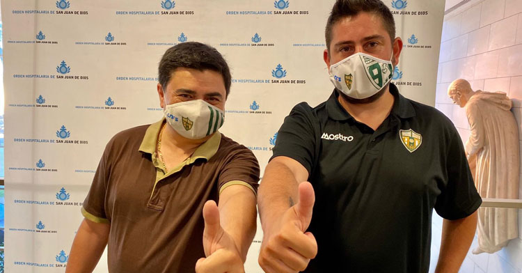 Josan posando junto a su presidente, José García Román