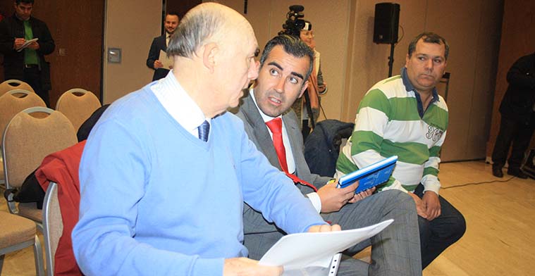 José María Córdoba junto a varios de los componentes de la Asociación de Minoritarios CCF.