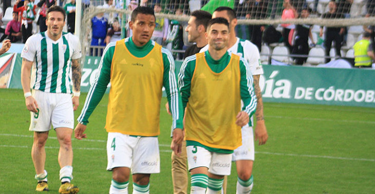 Luis Garrido junto a Jesús Álvaro a la conclusión del partido ante el Sevilla Atlético, uno de los últimos en los que estuvo convocado.