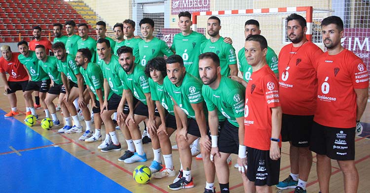 La plantilla del Córdoba Patrimonio de la Humanidad en su primer día de la pretemporada 2020-21 en Vista Alegre.