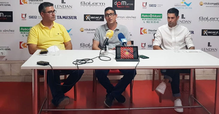 Rafa Ocaña durante su presentación en el Manuel Polinario. Foto: @SalermPG