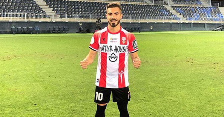 Zelu, feliz sobre el césped de La Rosaleda