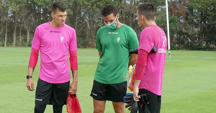 El reencuentro de Isaac Becerra con Sebas Moyano y Edu Frías en la Ciudad Deportiva.