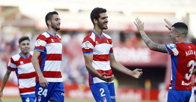 Bernardo Cruz celebrando el gol que marcó con el Granada para ascender a Primera División con los nazaríes hace dos temporadas.