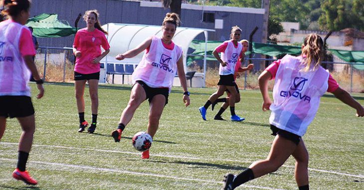 Las chicas de Ariel Montenegro entrenando en la Ciudad Deportiva.