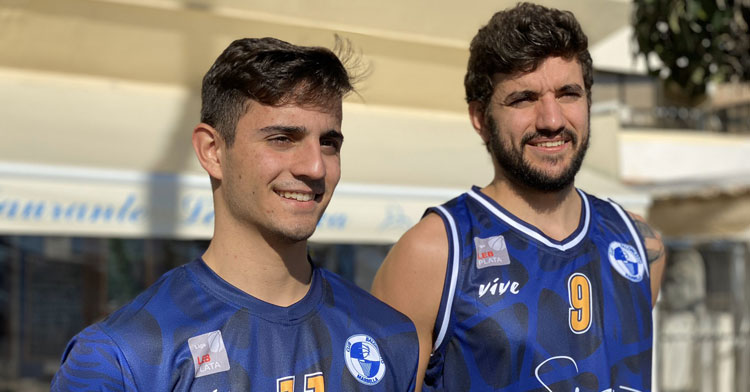 Lucas Muñoz, a la izquierda, en un acto con su club. Foto: CB Marbella