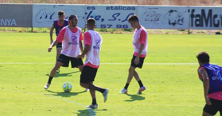 El plantel del Córdoba entrenando esta semana