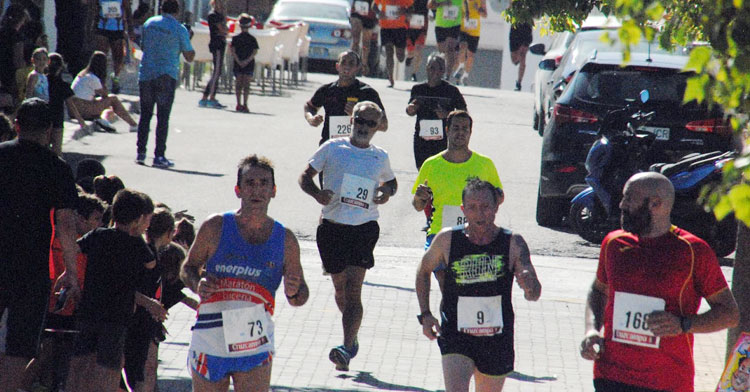 Varios atletas participando en la Ruta del Aceite en 2019. Foto: Ruta del Aceite