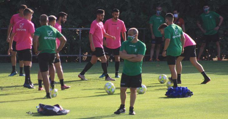 Juan Sabas recibió el alta y dirigió su primera sesión en el tercer entrenamiento de la pretemporada.