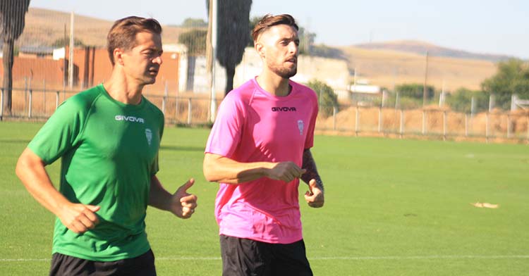 Samu Delgado haciendo carrera continua junto a Víctor Salas.