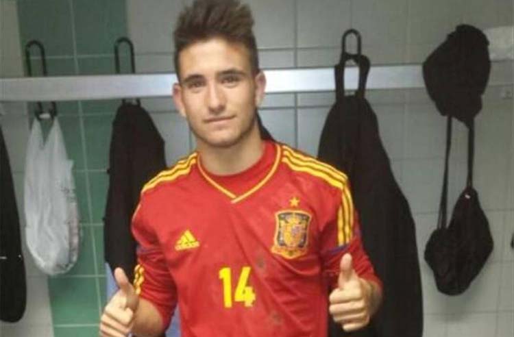 Sebas Moyano celebrando su debuto con la sub-18 en 2015.