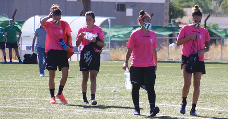 Wifi y otras tres compañeras del Córdoba Femenino al término del primer entrenamiento.
