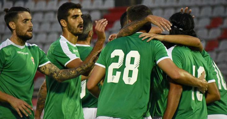 Bernardo y Samu Delgado celebran el primero de los goles en Algeciras con sus compañeros.