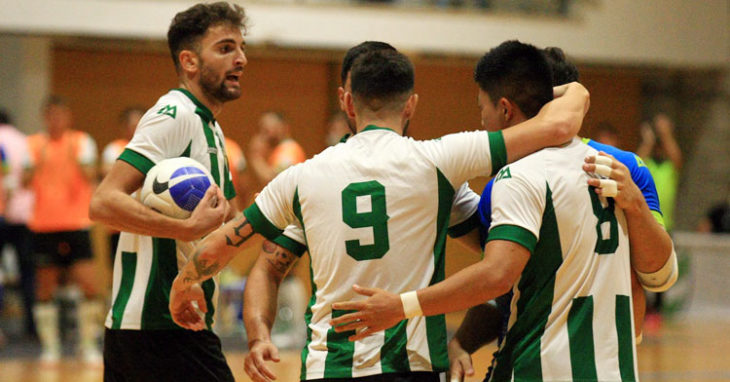 Los jugadores del Córdoba Patrimonio celebrando uno goles de la remontada.