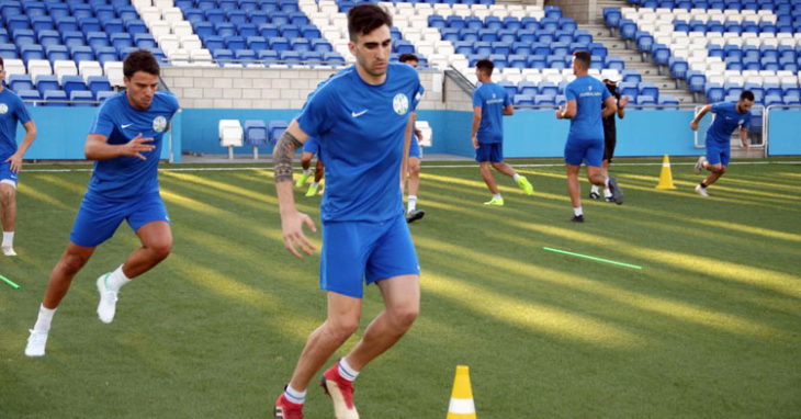 Los jugadores celestes, al tajo de nuevo. Foto: Ciudad de Lucena