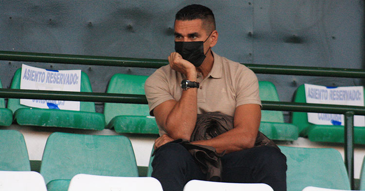 Juan Gutiérrez 'Juanito' siguiendo el último amistoso del Córdoba CF en Pozoblanco.