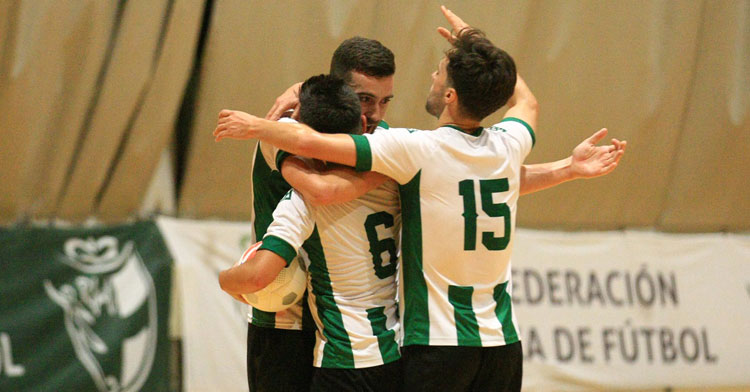 Los jugadores blanquiverdes celebrando uno de sus tantos.