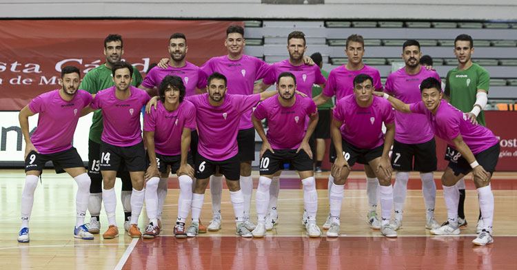 El plantel del Patrimonio ayer en Murcia. Foto: Pascu Méndez