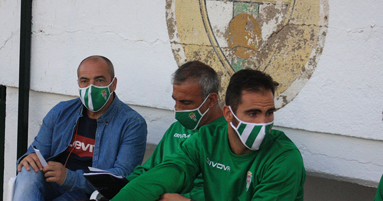 Juan Sabas junto a Manu Robles y Rubén Betanzos en el vetusto Municipal de Pozoblanco.