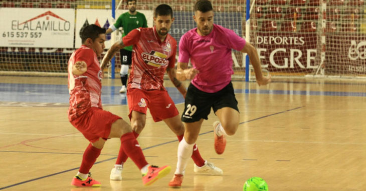 Alberto Saura durante el partido de ayer contra ElPozo