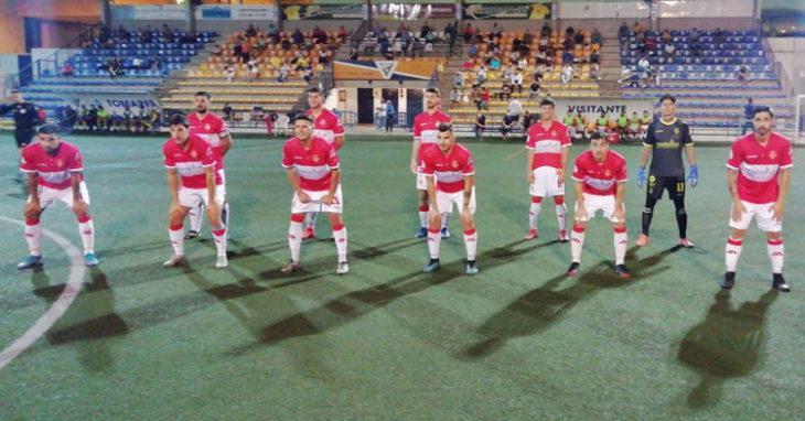 La formación rojilla en Tomares. Foto: Atlético Espeleño