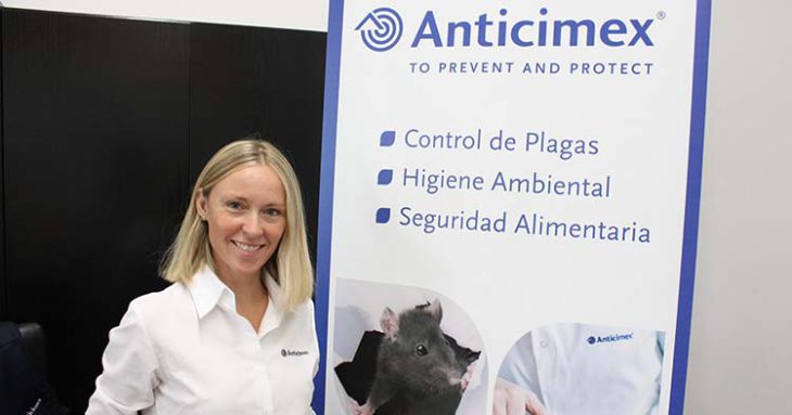Andrea Romera, gerente de Anticimex en Córdoba, posa para la cámara de Cordobadeporte.com durante la entrevista.